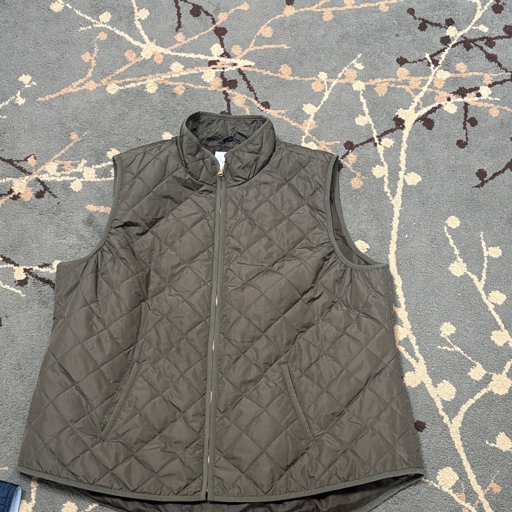 Old Navy Quilted Vest in Olive Green